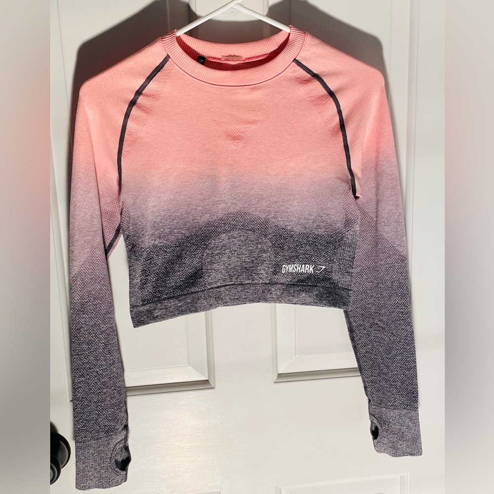 Gymshark Women’s Pink and Grey Crop-top